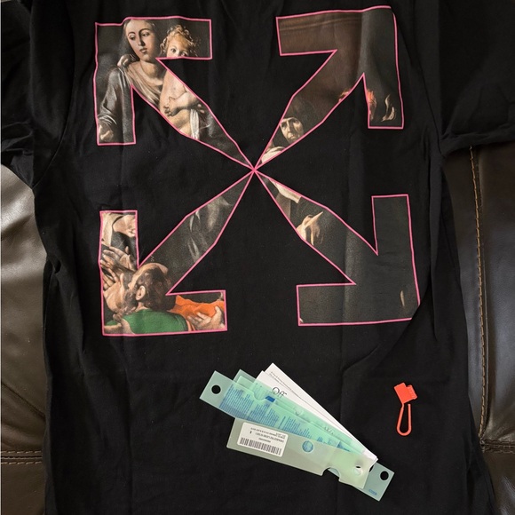 Off-White Black Artistic Graphic Tee - Picture 4 of 6